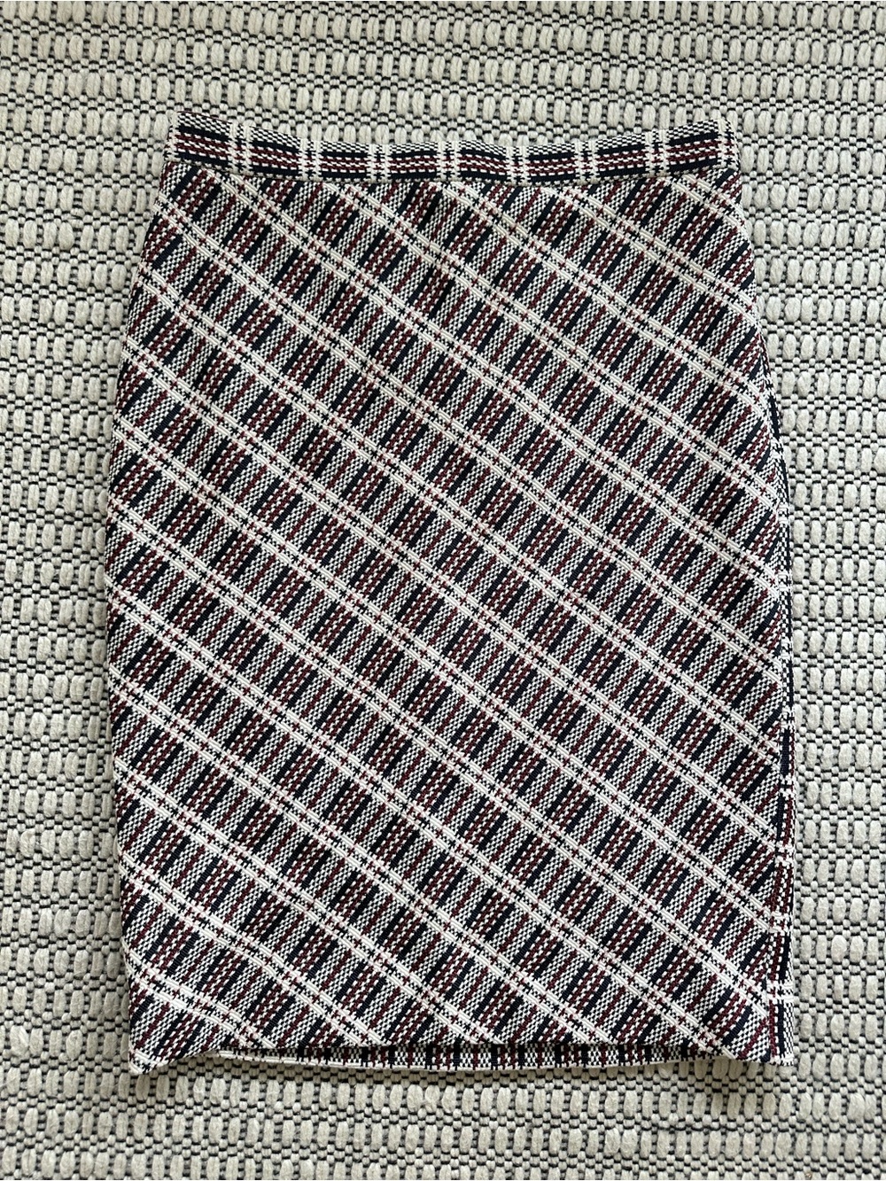 Ann Taylor size 8 Classic Plaid Pencil Skirt - Black, White & Burgundy